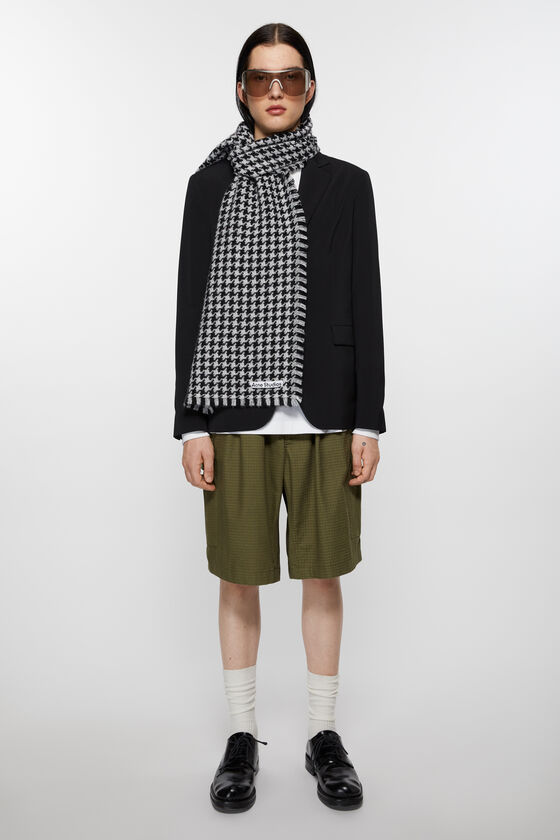 (image for) Acclaimed Houndstooth scarf